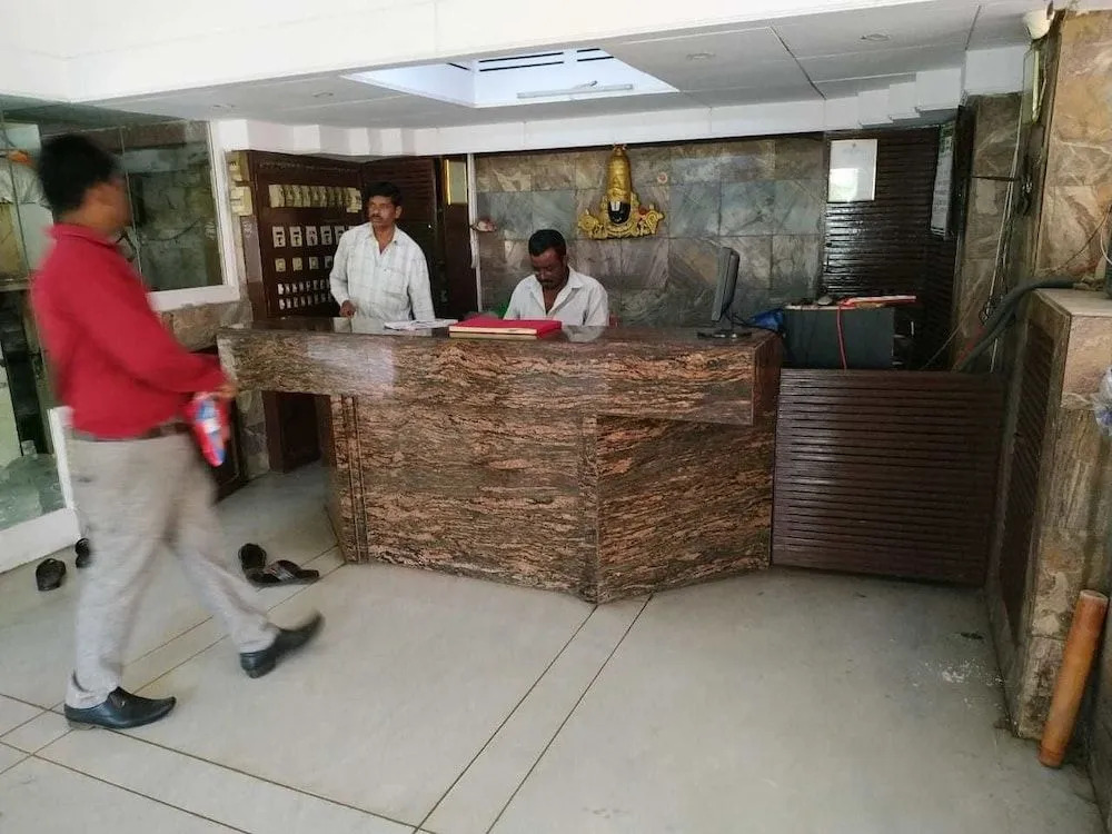 Iroomz Sri Balaji Residency