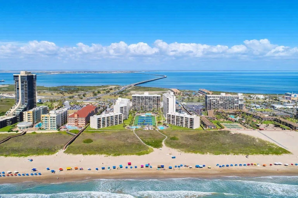 Sweeping 10th Floor Views - Up to 8 - Beachfront