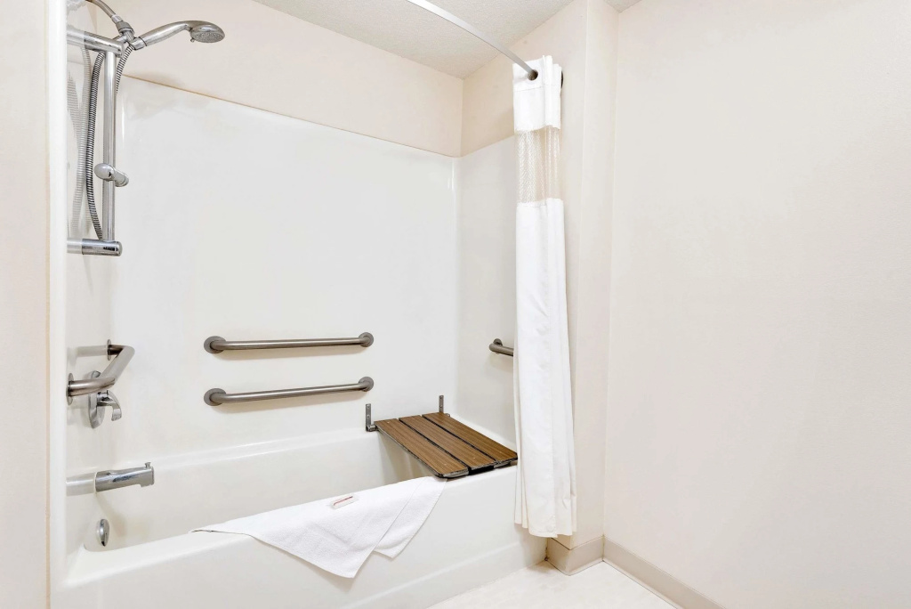 Comfort Inn & Suites Summerset - North Rapid City