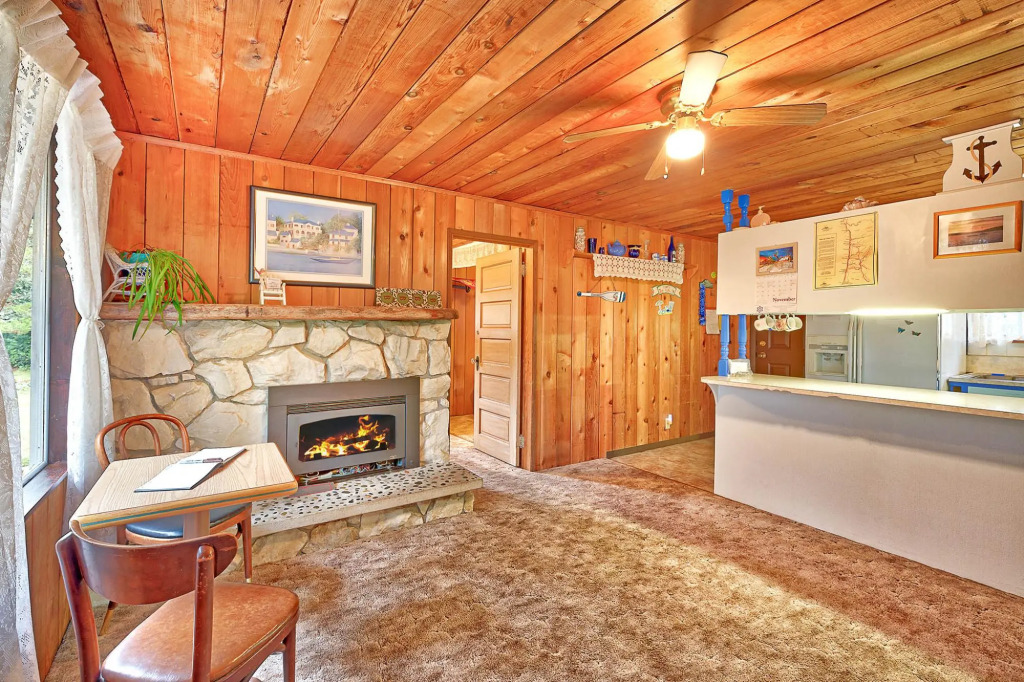 Crews Quarters in Westport