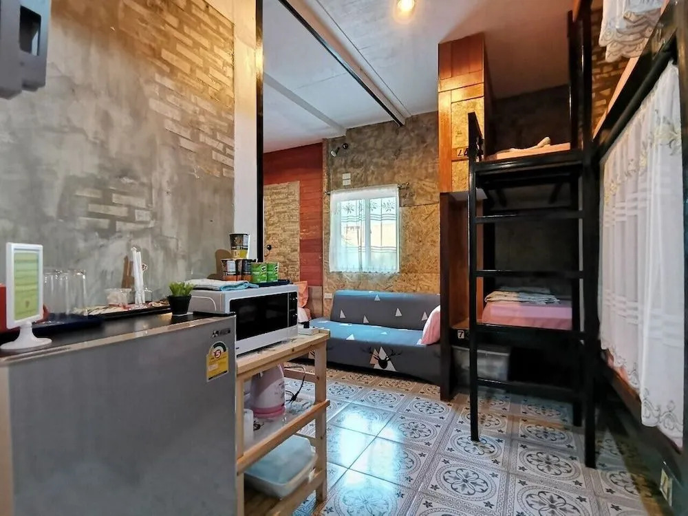 Gardenroom Home Stay and Cafe Suvarnabhumi
