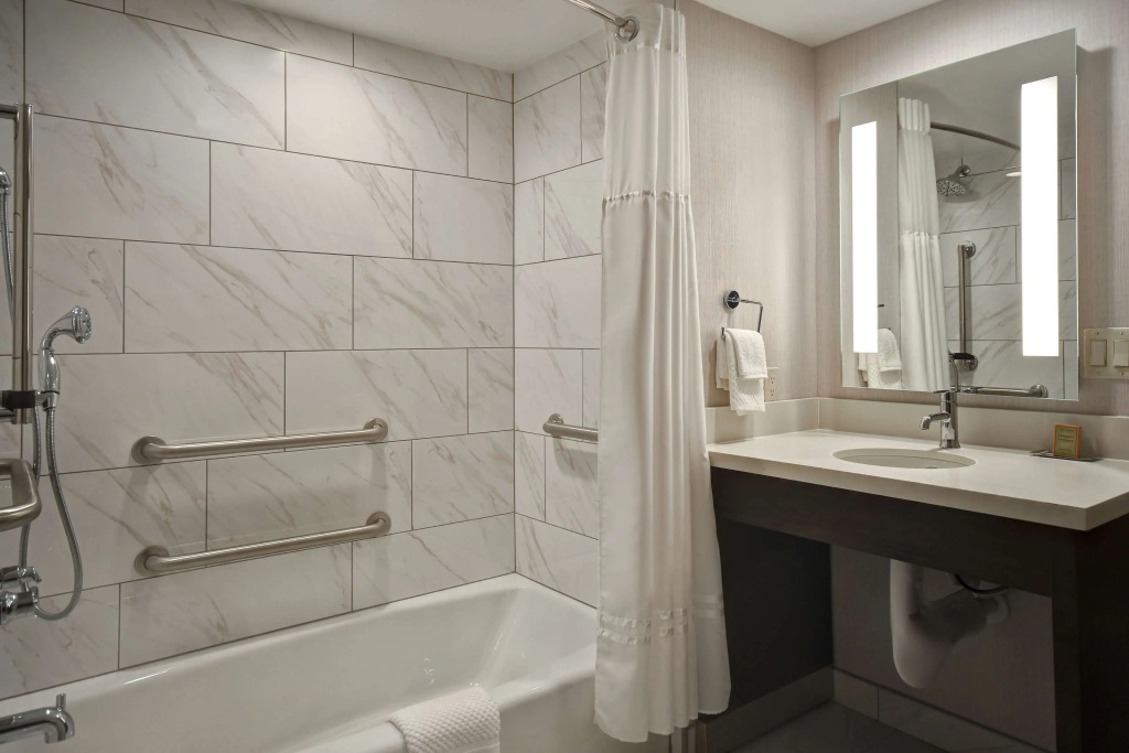 DoubleTree by Hilton St. Louis Airport, MO