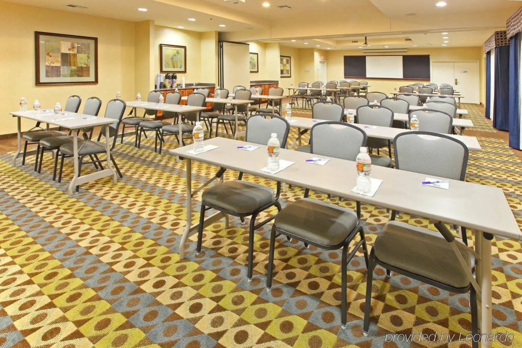 Holiday Inn Express & Suites Searcy by IHG