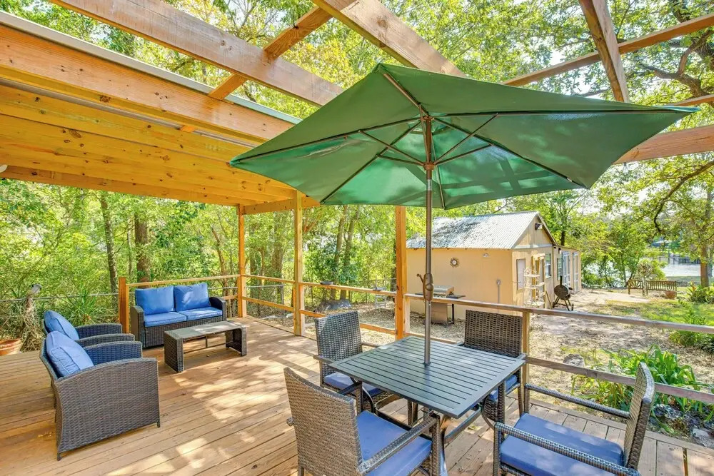 Cedar Creek Reservoir Retreat w/ Fire Pit + Deck!
