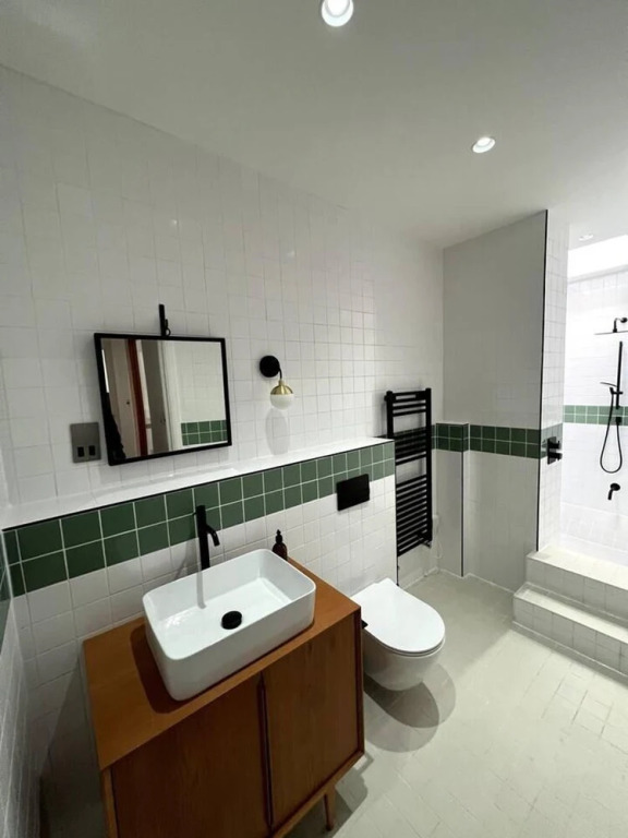 Design led 1 Bedroom Flat in Buzzing Queens Park