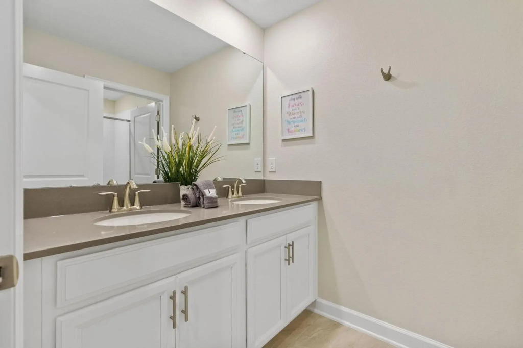 Amazing New Resort Style Townhome 4BR - 10 Guest!