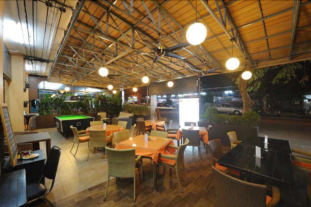 Le Parrots-Inn