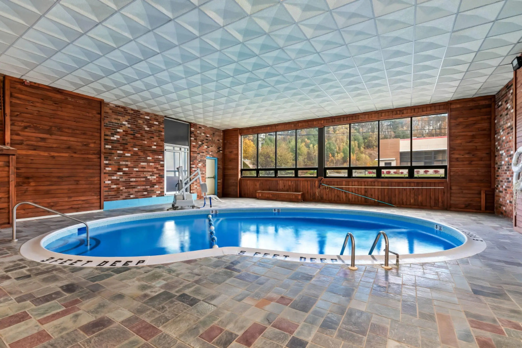 Days Inn by Wyndham Liberty