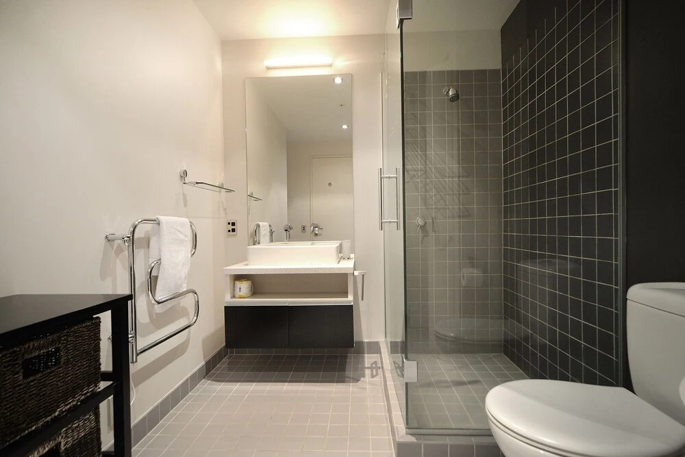 QV 2 Bedroom Apt Overlooking Marina -680