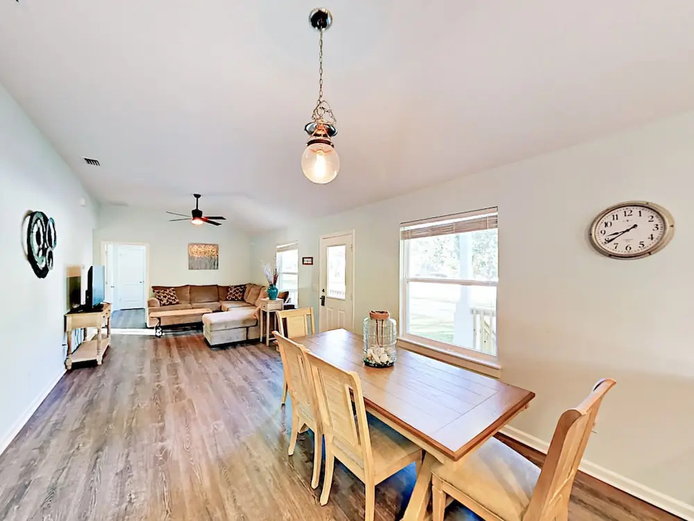 516 Boating Club Home 4 Bedrooms 2 Bathrooms Home