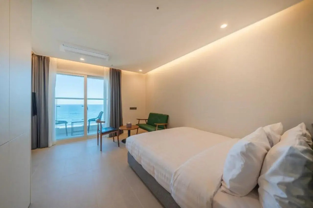 Yangyang White House Pension