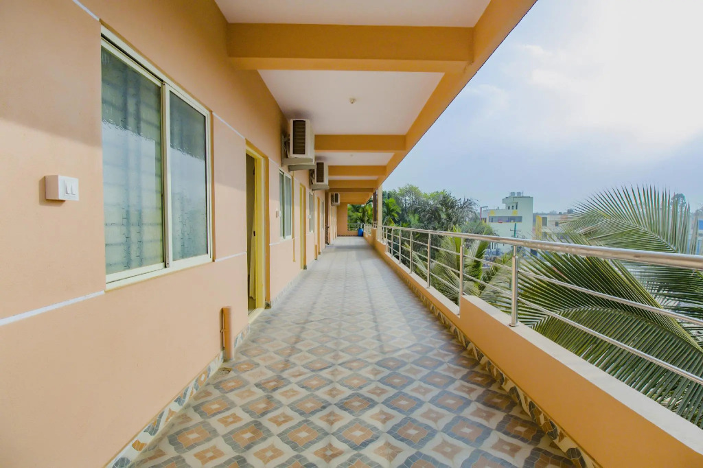 Hotel O P N K Suites