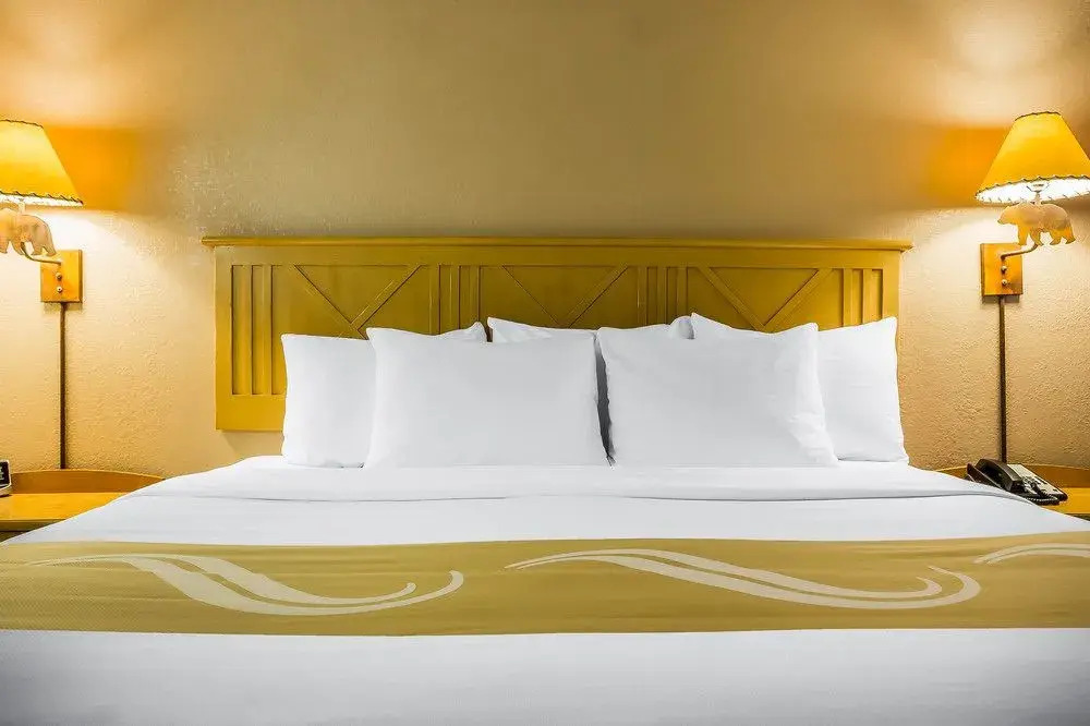 Woodland Inn & Suites