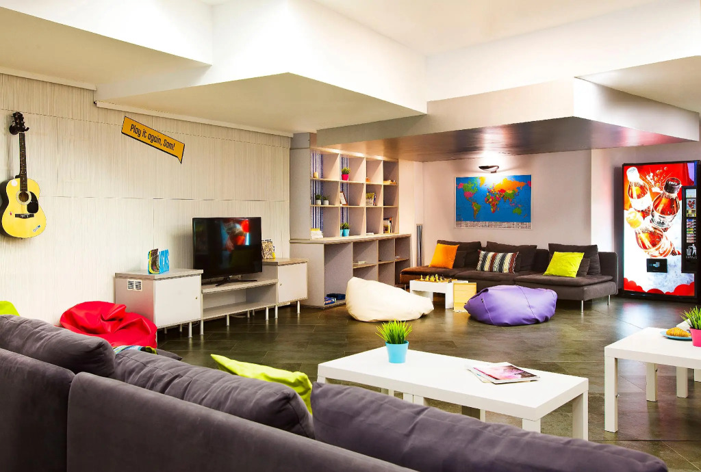 Twenty Tu Hi-tech Hostel