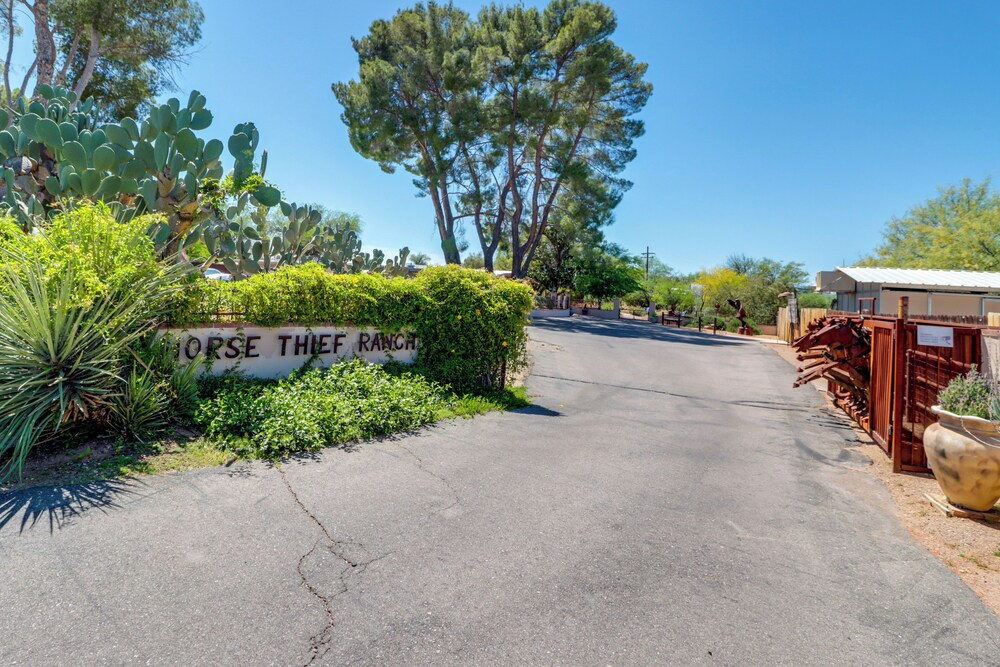 Shared Hot Tub + Fire Pit: Tucson Casita By Hiking