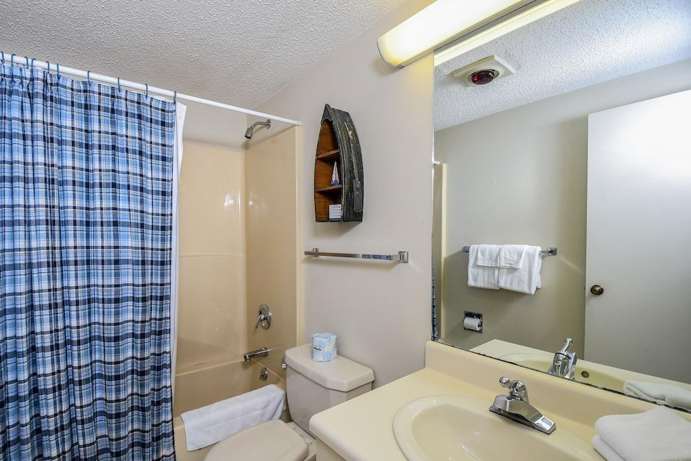Villages of the Wisp Lakeview Court 2 Bedroom Townhome #13