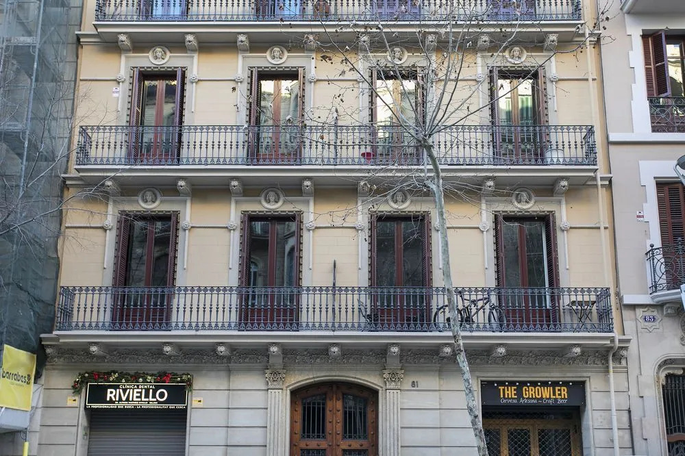 Spacious and luminous flat with balcony