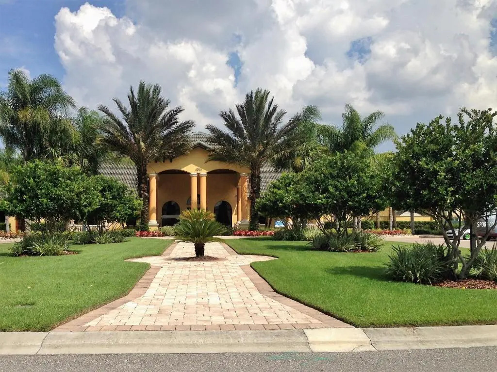 Family 4-Bedroom Pool Home Near Disney World