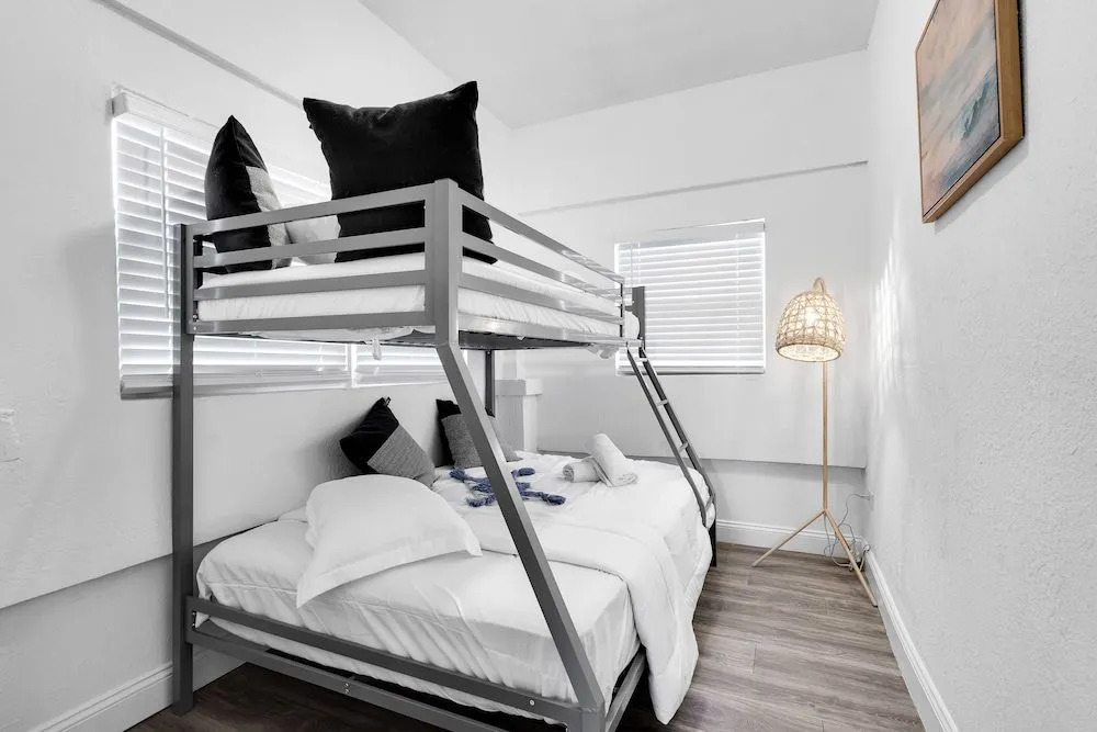 Modern & Cozy 5BD House in Buenavista
