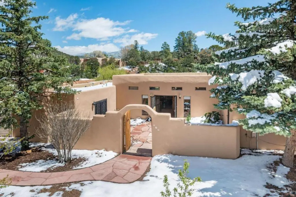 3 Bd, 5 Min. Walk To Canyon Rd, Apodaca