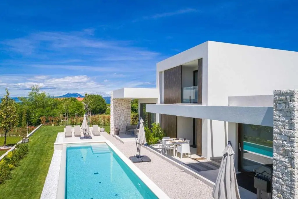 Villa Adoral