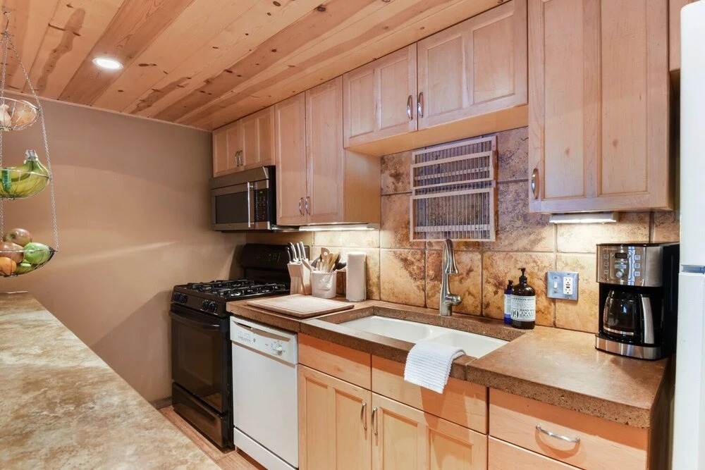 Lodgepole Lair 2 Bedroom Cabin by Redawning