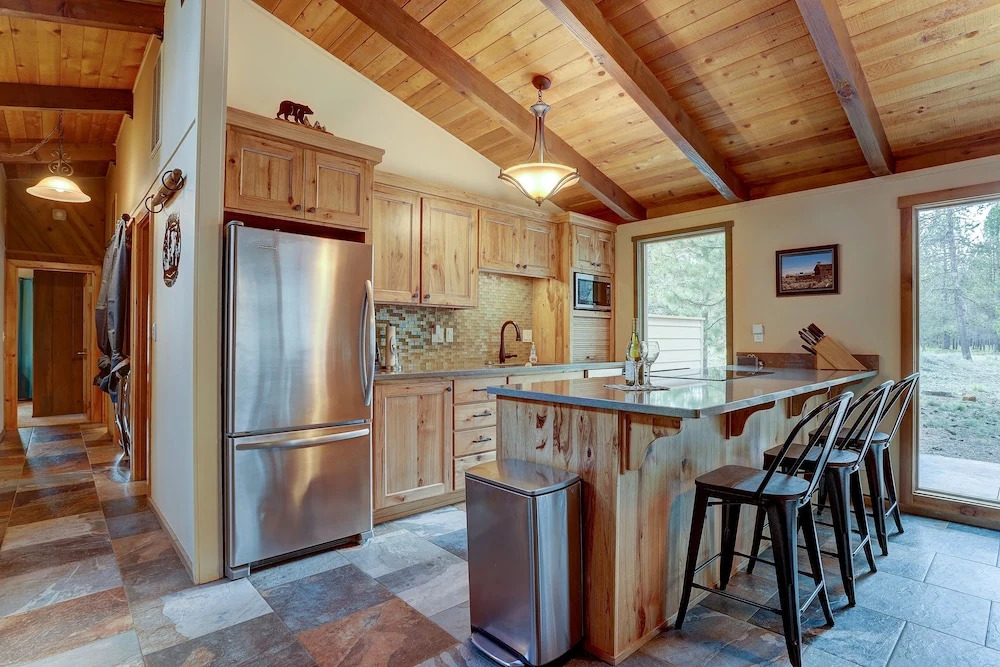 7 Approach Classic Home with Private Hot Tub and BBQ on the Deck by RedAwning