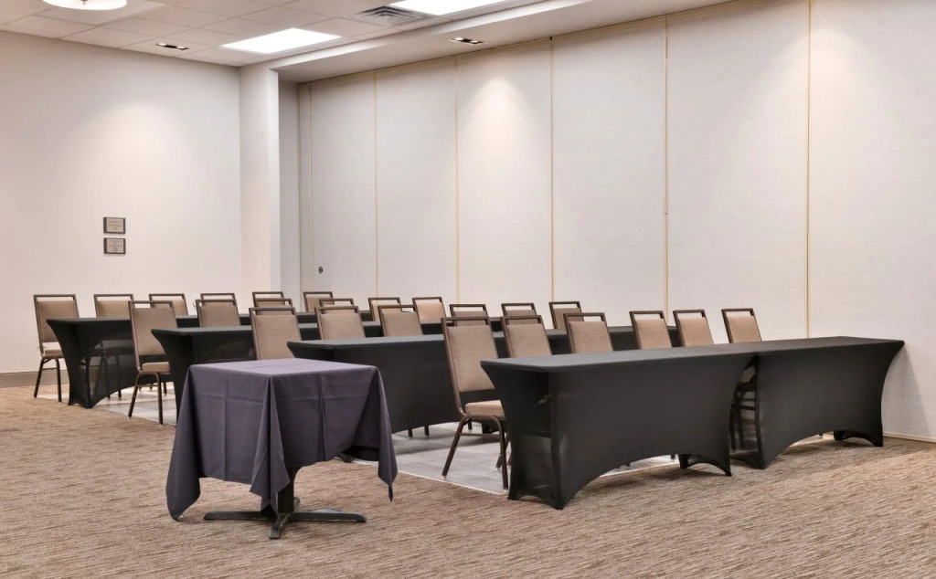 Country Inn & Suites by Radisson, Ft Atkinson, WI