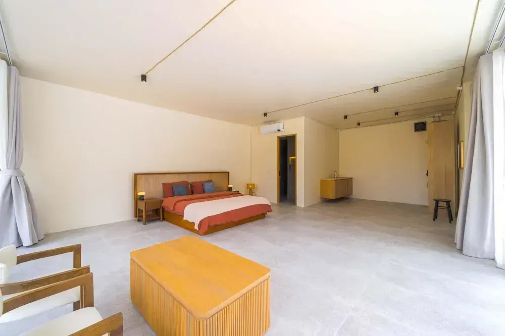 Ultra-Modern 6-Bedroom in GolfCourse PH6