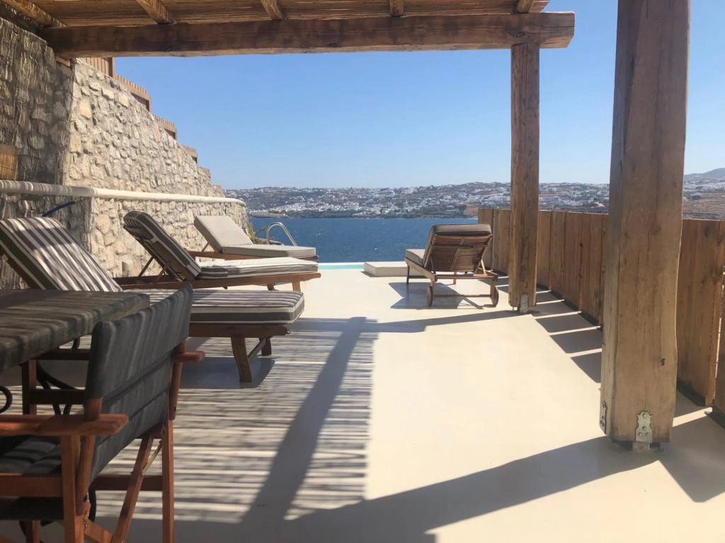 Luxury 1 Bedroom Apartment with Private Pool 4A
