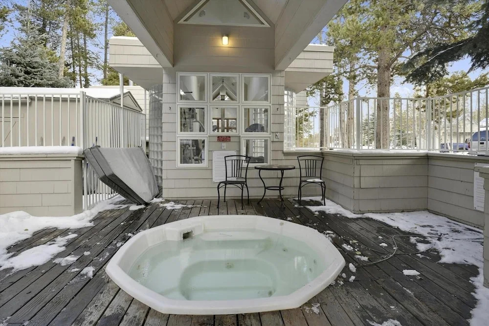 River Glen  106c 2 Bedroom Condo by RedAwning