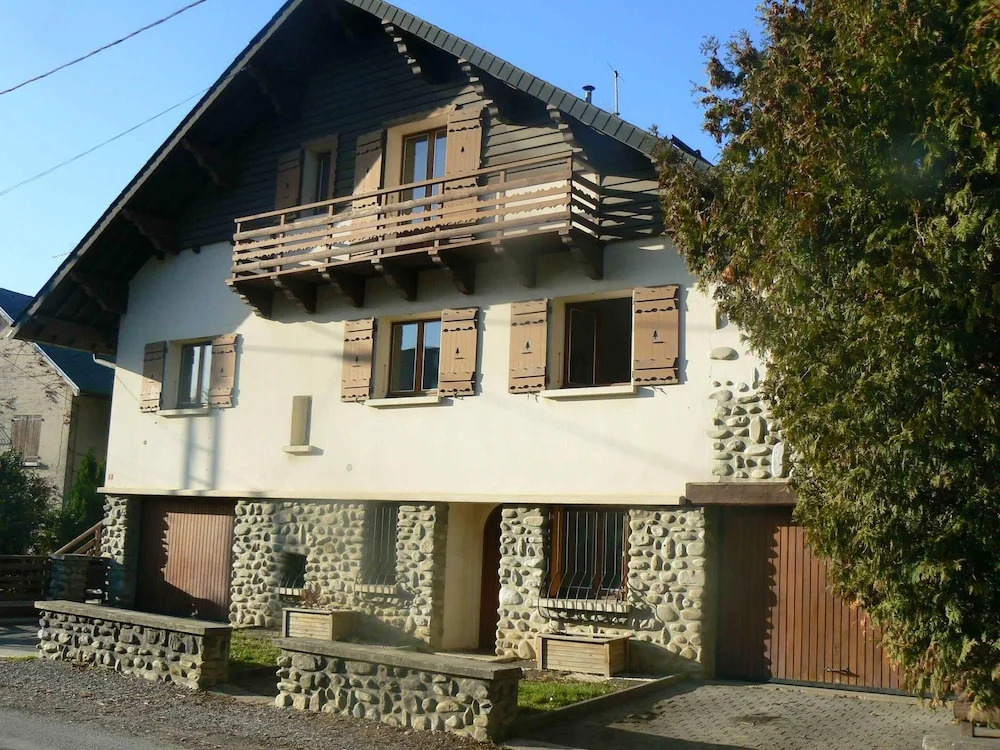 Chalet With 4 Bedrooms in Saint-bonnet-en-champsaur, With Wonderful Mountain View and Furnished Garden - 10 km From the Slopes