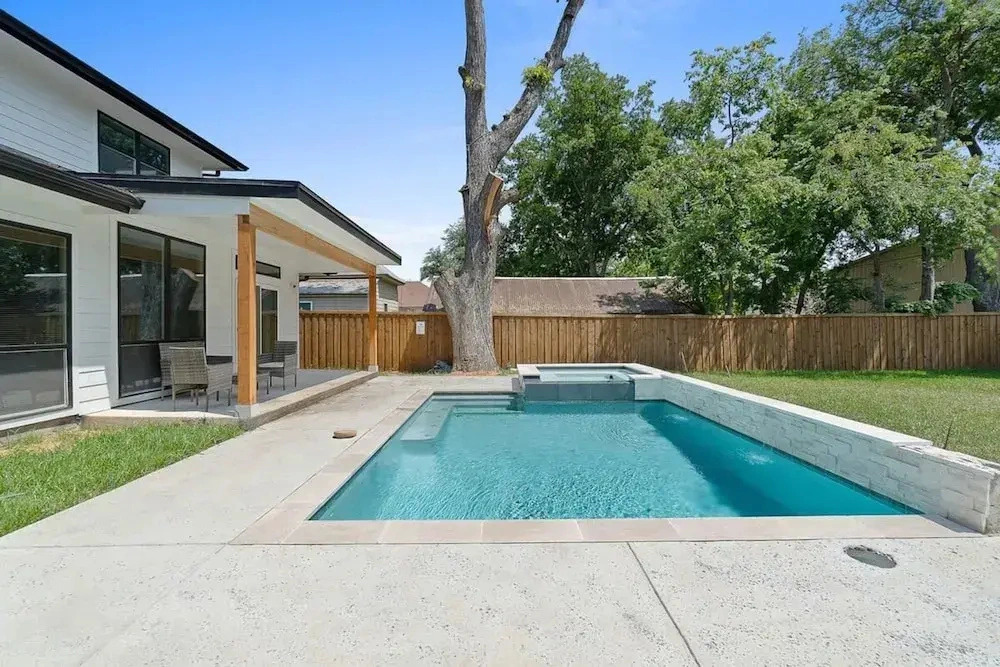 Urban Retreat With Pool Near Downtown Dallas