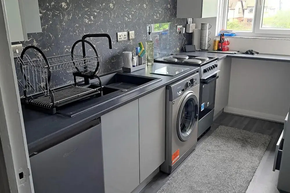 Apartment - Sleeps 4 - Pet Friendly - Parking