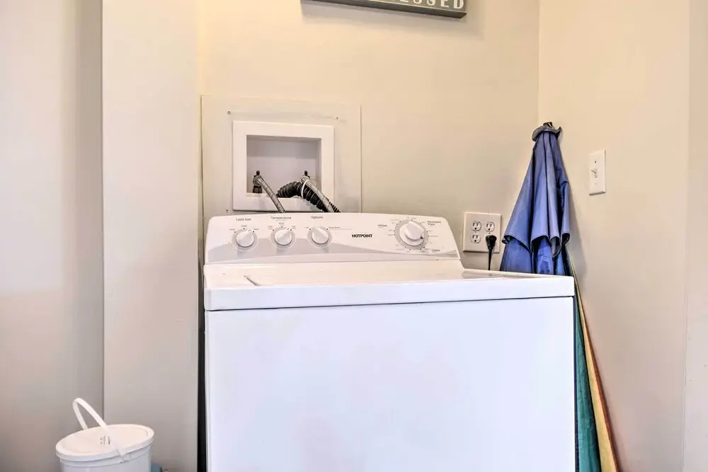 Gulf Shores Rental w/ Large Porch - Walk to Beach