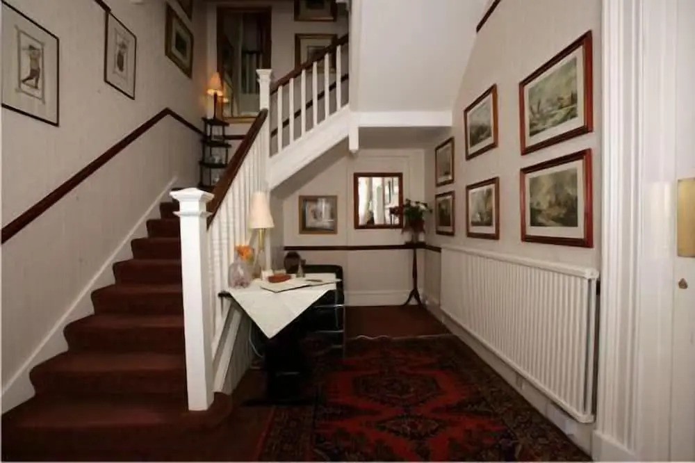 Bellevue Guest House