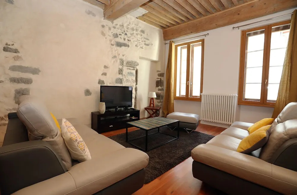 60 m2 just for 4 in the Old Town of Annecy