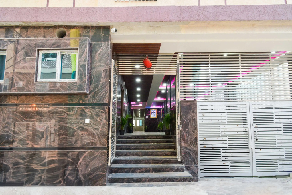 Super Townhouse Kokapet Near GAR