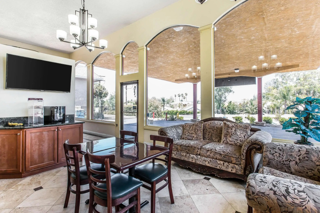 Rodeway Inn & Suites Canyon Lake-Menifee West