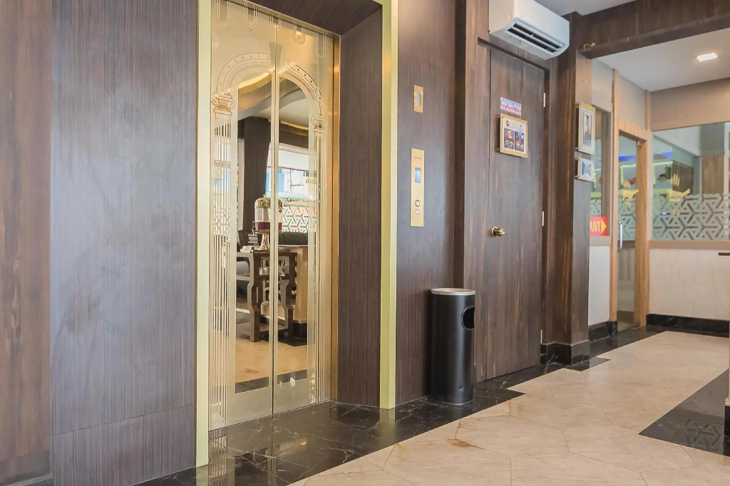 RedDoorz Plus near Mall Nagoya Hill Batam 3