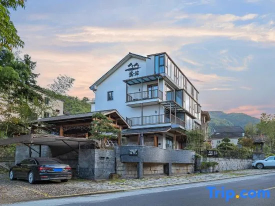 Creek Building · Upstream Rafting River rafting · Wooden Residence Holiday Inn