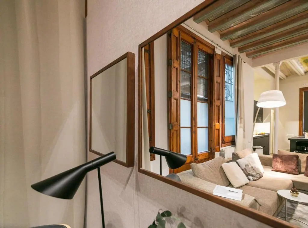 Avinyó- New Listing -Spacious Loft in the Gothic Quarter!