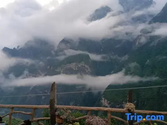 A lodge in Tiger Leaping Gorge where you can forget your worries and leave the outside world behind