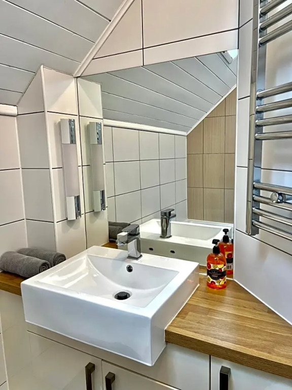 Pet-Friendly Waterside Lodge - Cotswold Water Park