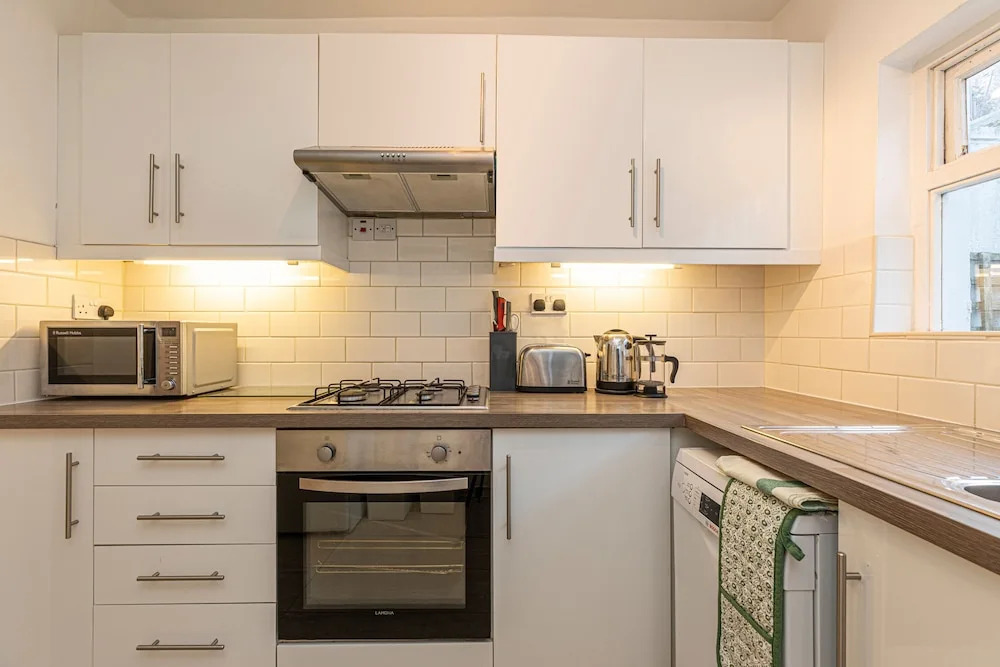 Charming 1-bed flat w/ patio near Notting Hill