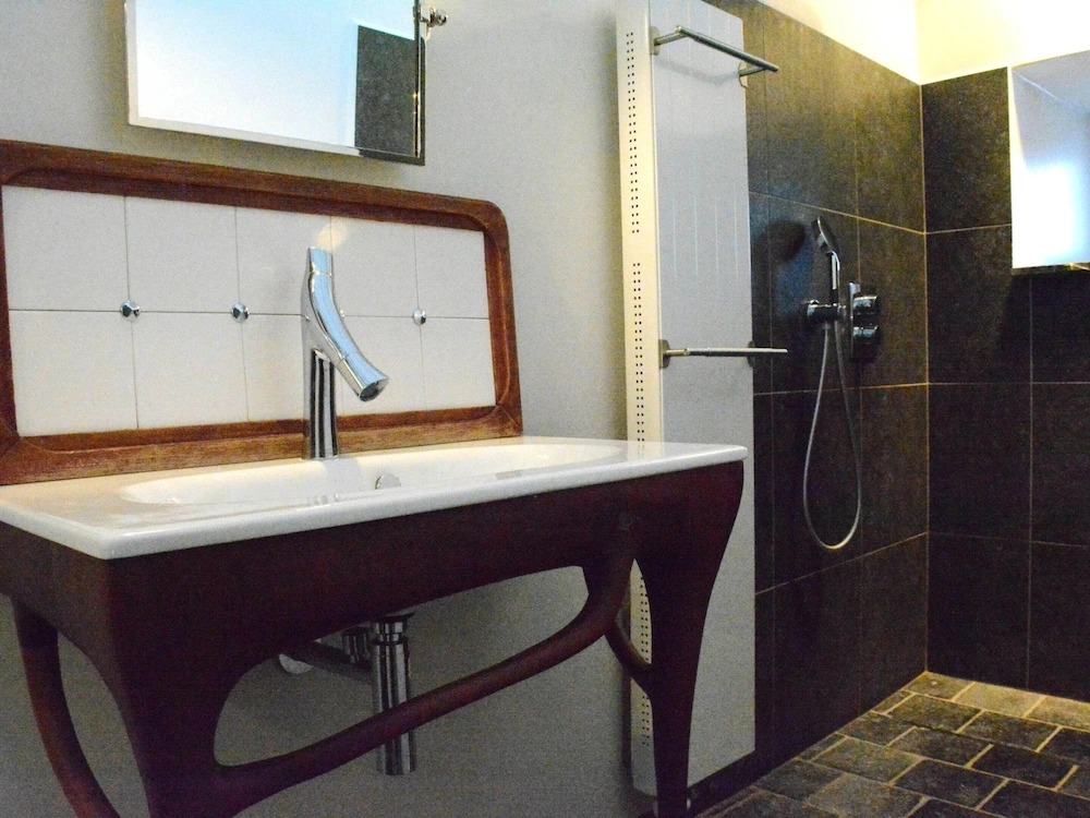 Villa with hottub in calm area