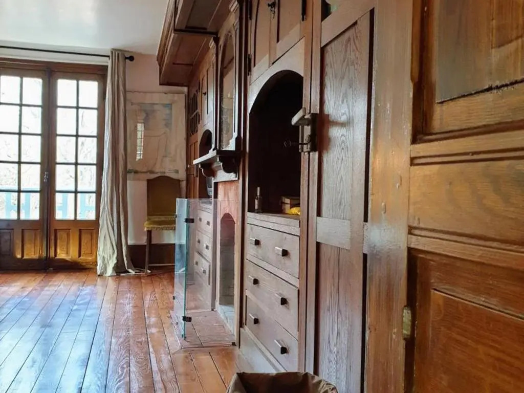 Retraite Paisible au Cœur de la Forêt de Rambouillet avec Étang Privé et Charme Authentique - FR-1-527-8