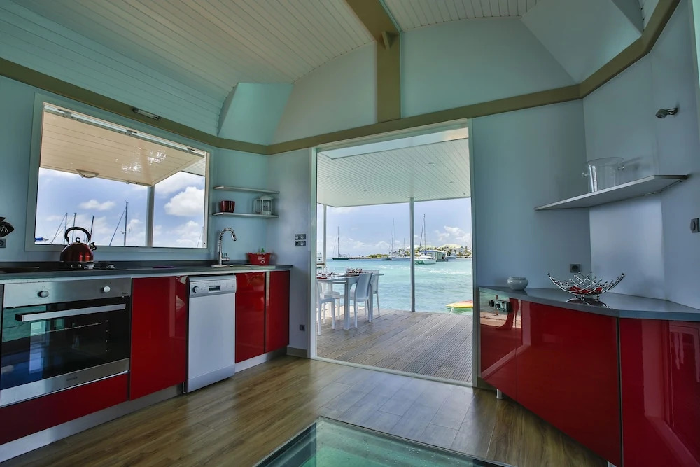 Lagoon Lodge Caraïbes -Lodge flottant sur lagon avec vue mer
