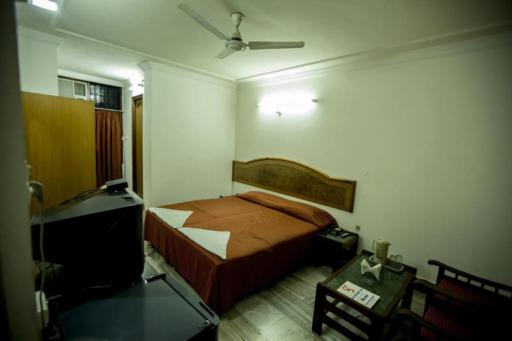 Deep Hotel