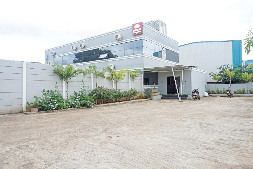 OYO 82702 Hotel Dwell Inn